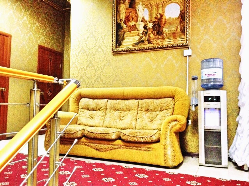 אסנטוקי Hotel Monarkh מראה חיצוני תמונה